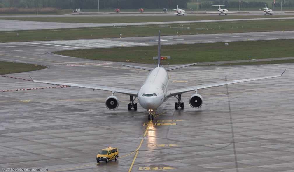BrusselsAirlines_A333_OO-SFV_ZRH160326_01