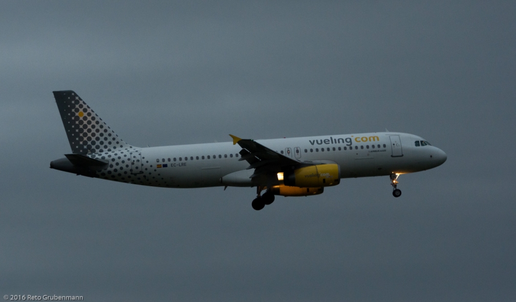 vueling_A320_EC-LRE_ZRH160405