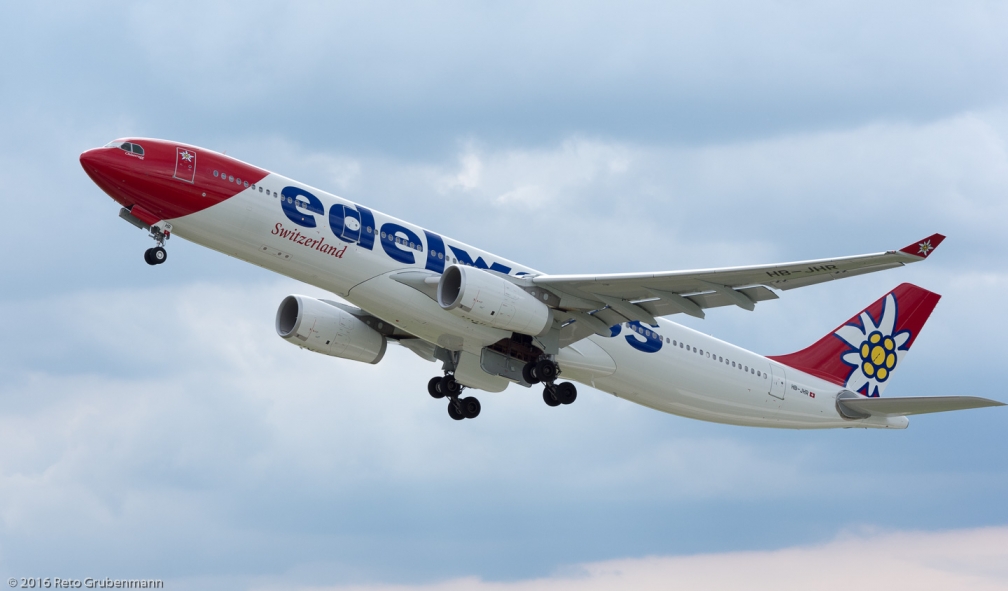 edelweiss_A330_HB-JHR_ZRH160601_02