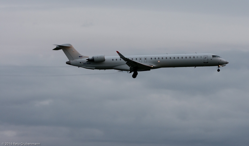 AdriaAirways_CRJ9_S5-AAV_ZRH160608