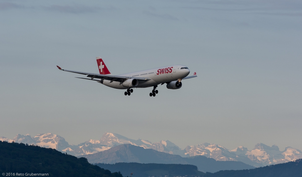 Swiss_A333_HB-JHL_ZRH160610