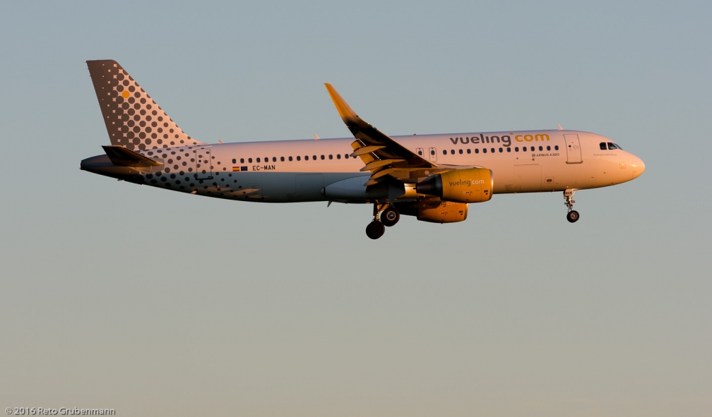 VuelingAirlines_A320_EC-MAN_ZRH160622