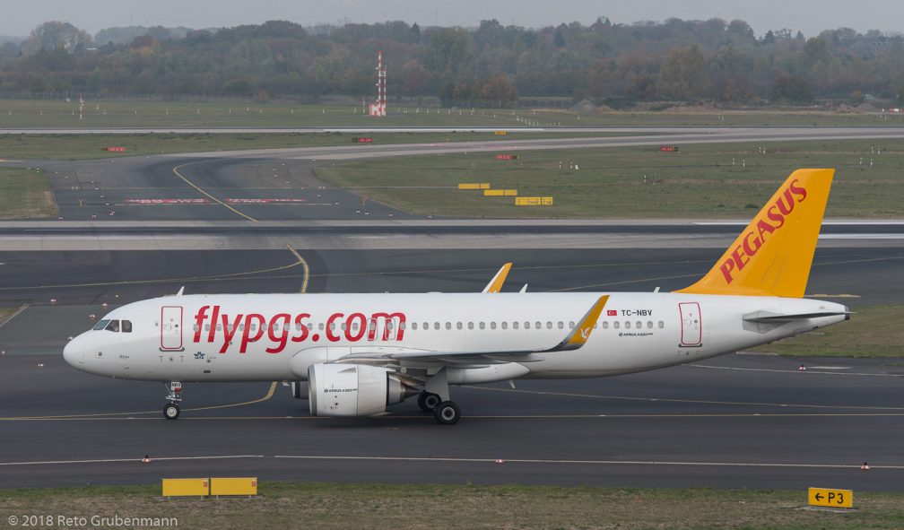 PegasusAirlines_A20N_TC-NBV_DUS181019_01