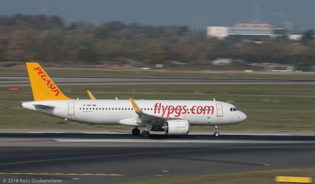 PegasusAirlines_A20N_TC-NBV_DUS181019_02