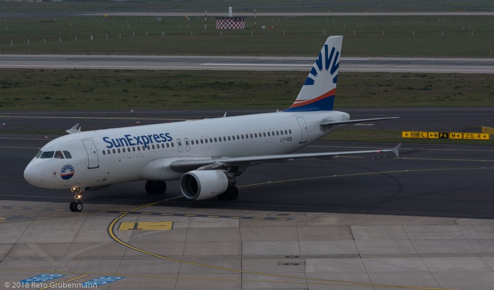 SunExpress_A320_LY-VEB_DUS181019