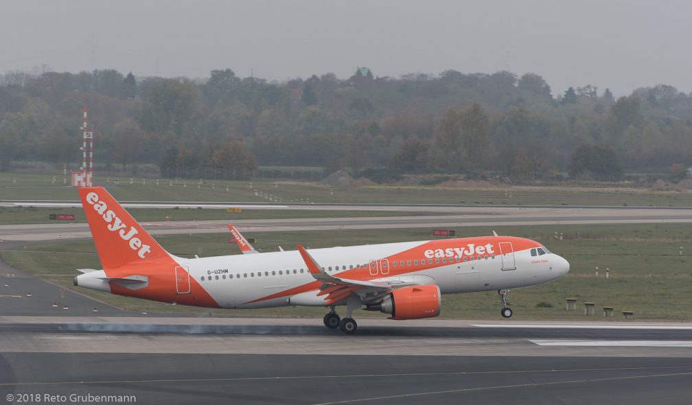 easyJet_A20N_G-UZHM_DUS181019