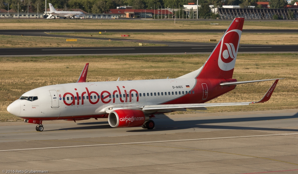 AirBerlin_B737_D-AGEC_TXL160915_03