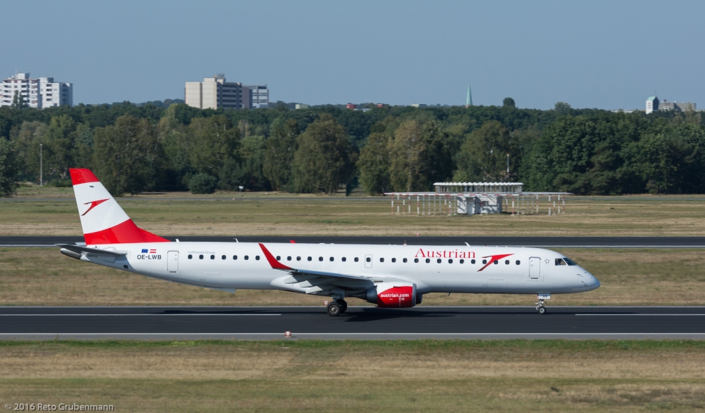 AustrianAirlines_E190_OE-LWB_TXL160915_03