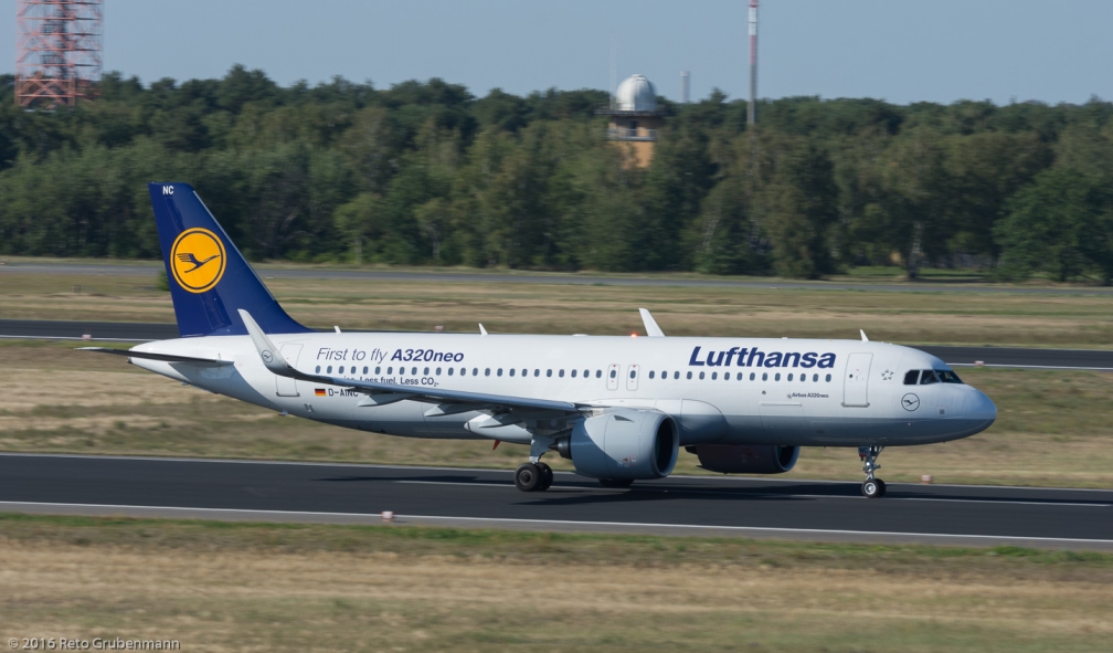 Lufthansa_A320_D-AINC_TXL160915_05