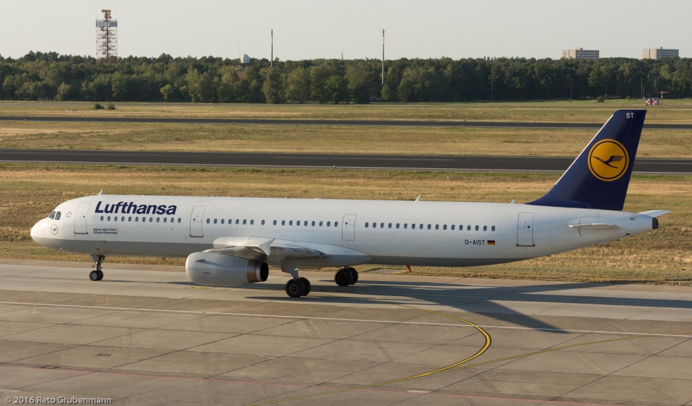 Lufthansa_A321_D-AIST_TXL160915