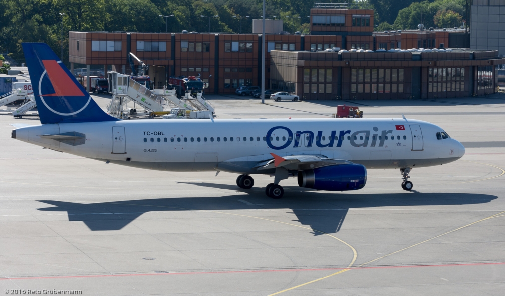 OnurAir_A320_TC-OBL_TXL160915_01