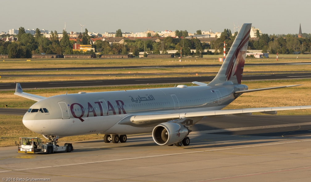QatarAirways_A332_A7-ACH_TXL160915_05