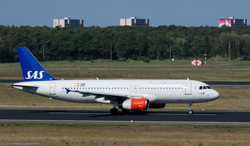ScandinavianAirlines_A320_OY-KAT_TXL160915