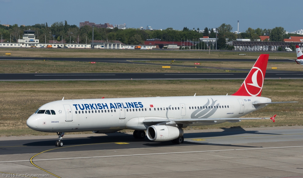 TurkishAirlines_A321_TC-JRV_TXL160915