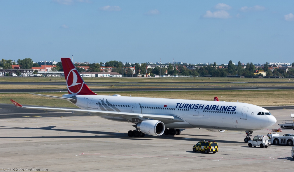 TurkishAirlines_A333_TC-JOK_TXL160915
