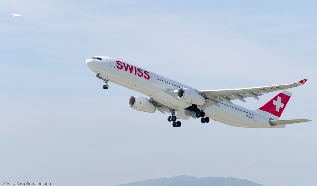 Swiss_A333_HB-JHM_ZRH130925