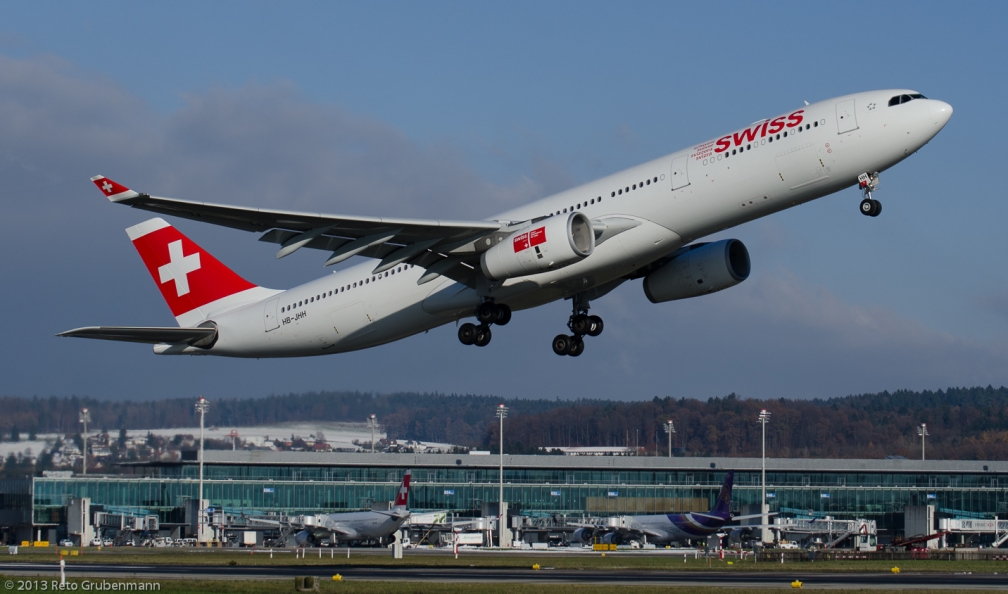 Swiss_A333_HB-JHH_ZRH131201