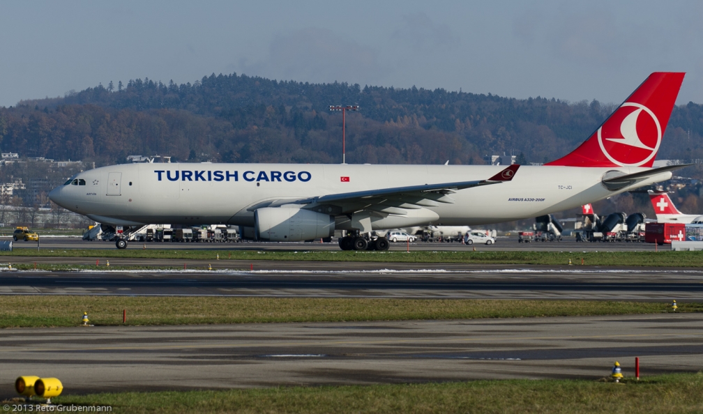 TurkishCargo_A332_TC-JCI_ZRH131201_01