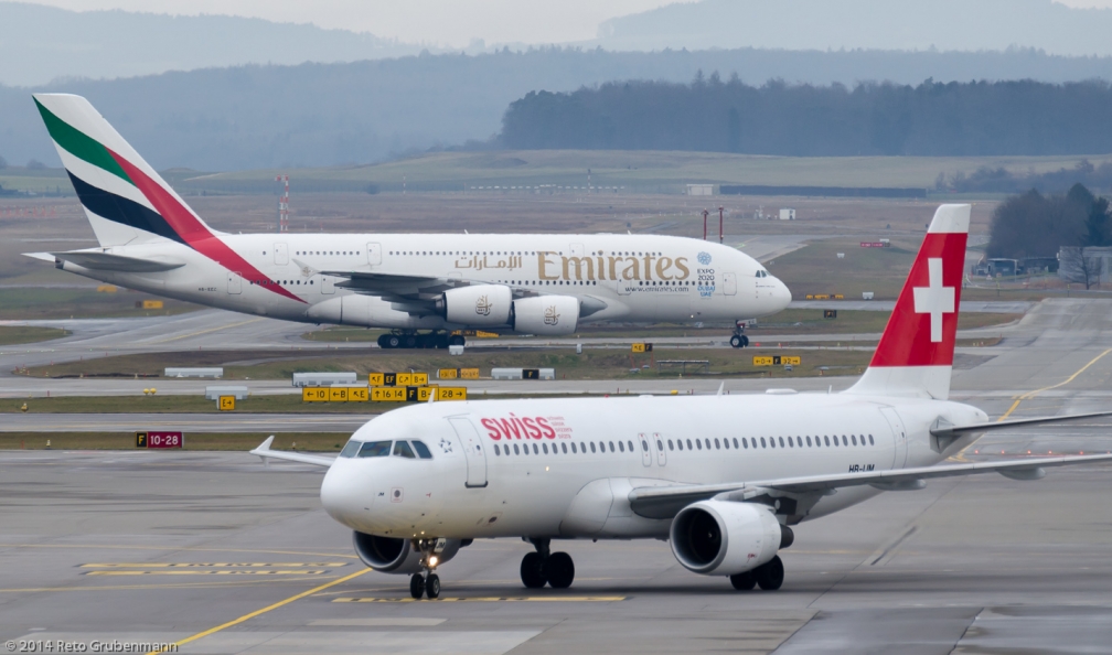 Swiss_A320_HB-IJM_Emirates_A388_A6-EEC_ZRH140208