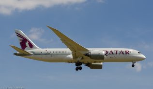 QatarAirways_B788_A7-BCH_ZRH140621_03