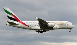 Emirates_A388_A6-EDR_ZRH150725