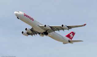 Swiss_A343_HB-JMJ_ZRH150726_02