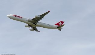 Swiss_A343_HB-JMJ_ZRH150726_03