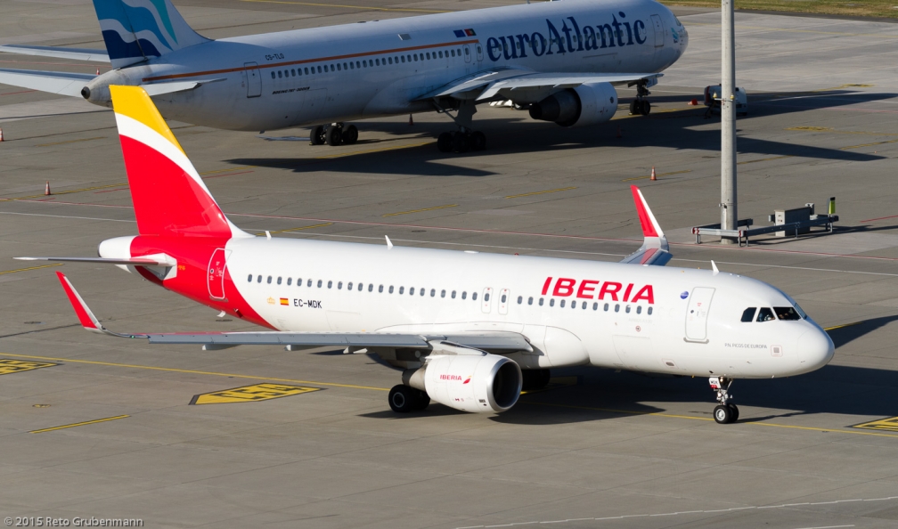 Iberia_A320_EC-MDK_ZRH150726