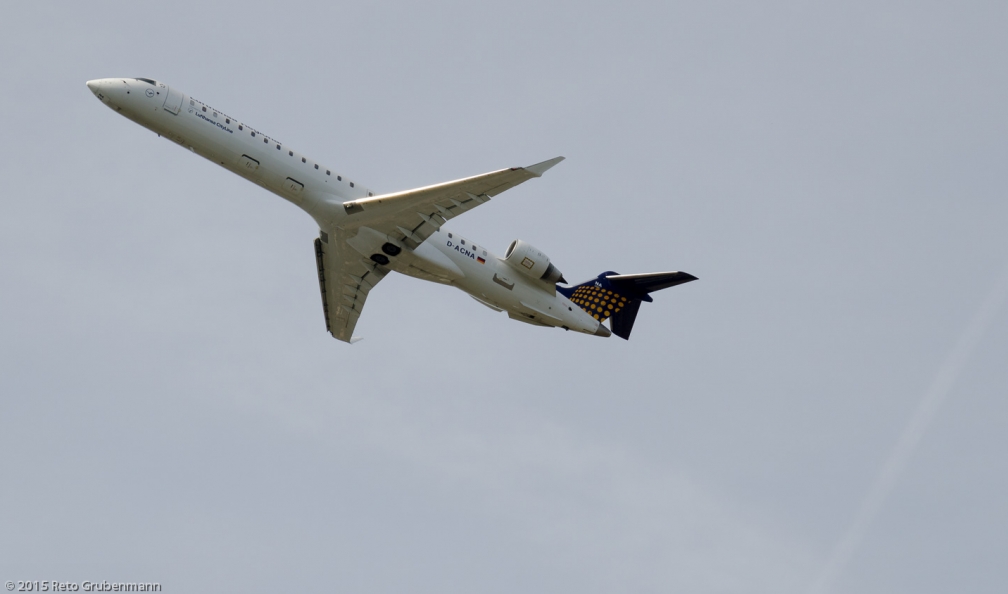 Lufthansa_CRJ9_D-ACNA_ZRH150726