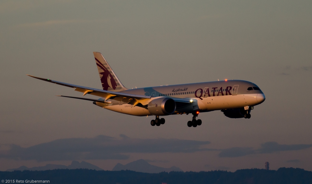QatarAirways_B788_A7-BCQ_ZRH150803