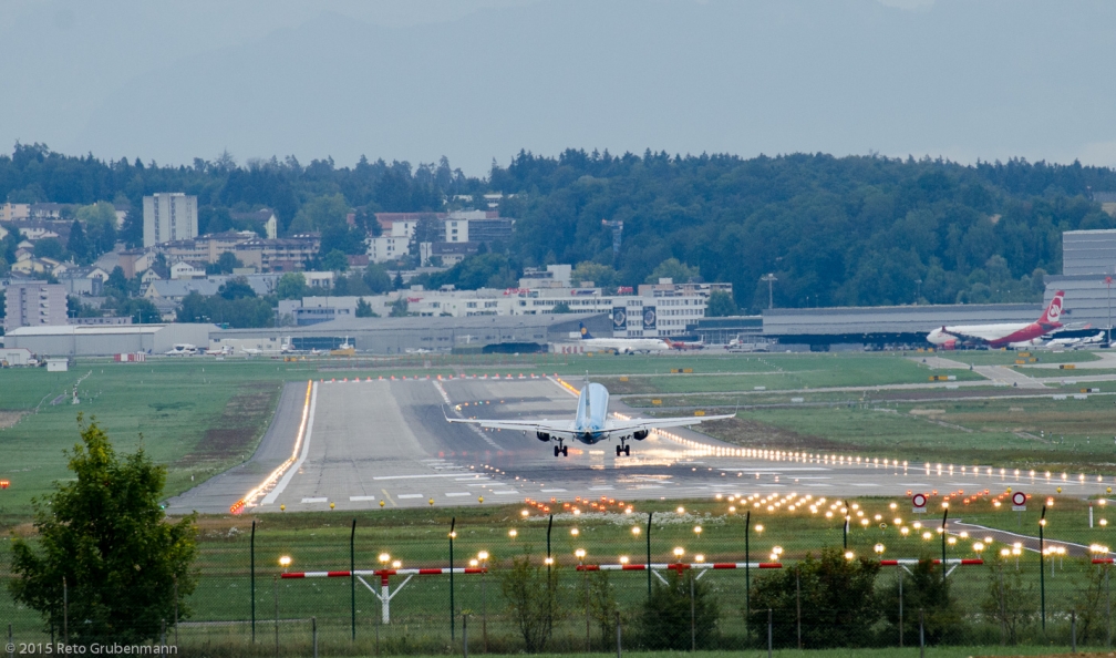 KLM_E190_PH-EZF_ZRH150913