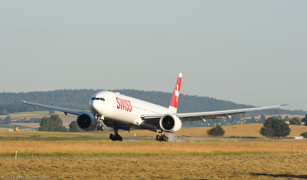 Swiss_B77W_HB-JNE_ZRH160707