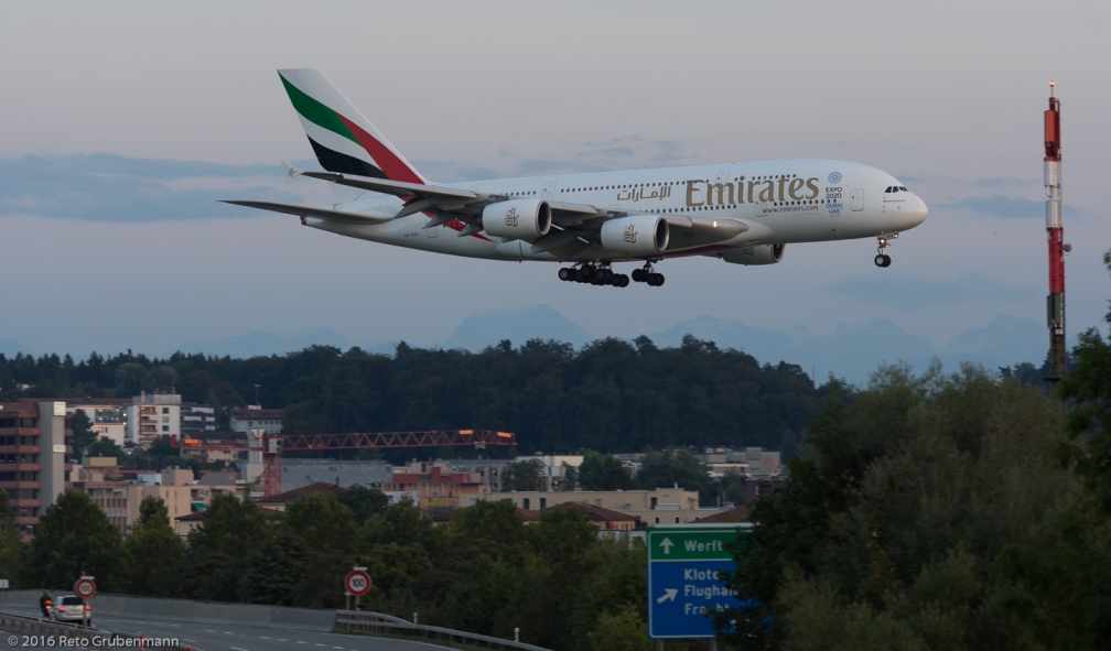 Emirates_A388_A6-EEU_ZRH160827_02