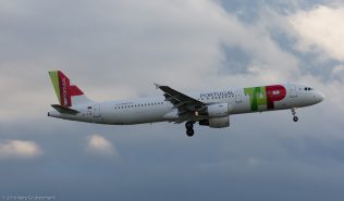 TAPPortugal_A321_CS-TJG_ZRH161002