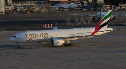 EmiratesSkyCargo_B77L_A6-EFS_ZRH161004_06