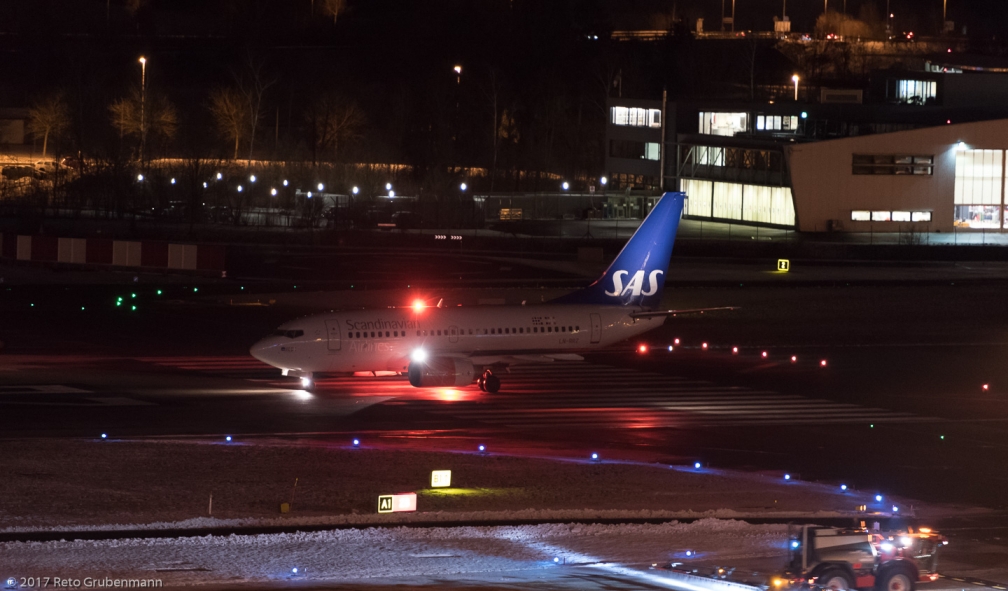 ScandinavianAirlines_B736_LN-RRZ_ZRH17016_01