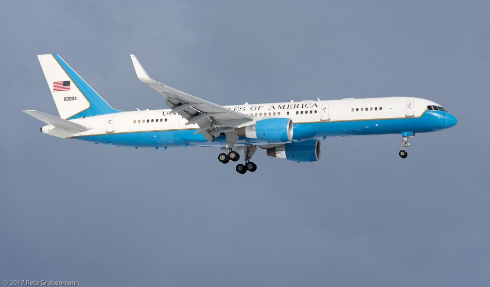 USAF_B752_99-0004_ZRH170116