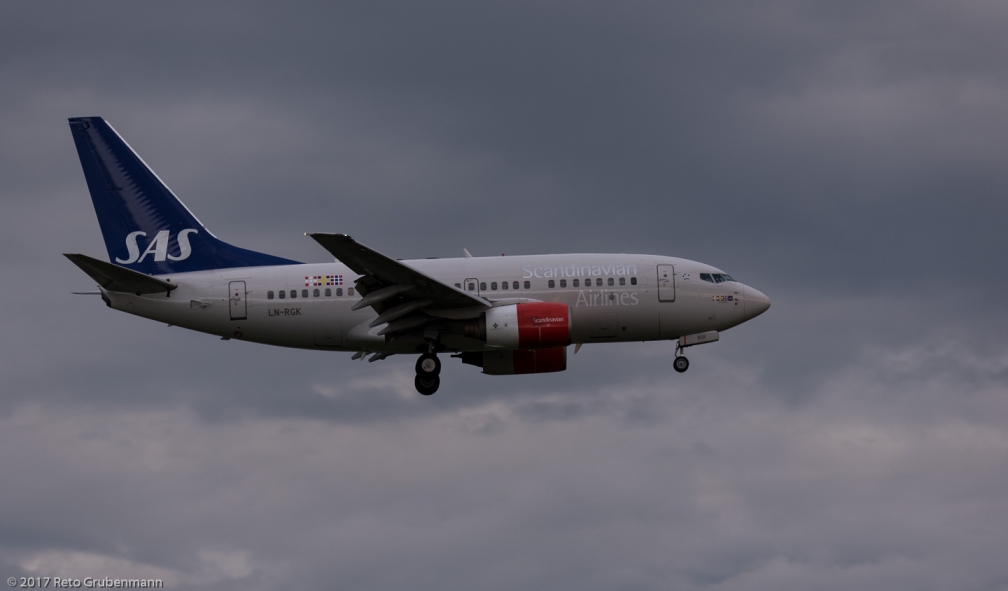 ScandinavianAirlines_B736_LN-RGK_ZRH170604