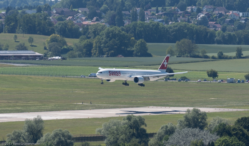 Swiss_B77W_HB-JNB_ZRH170608