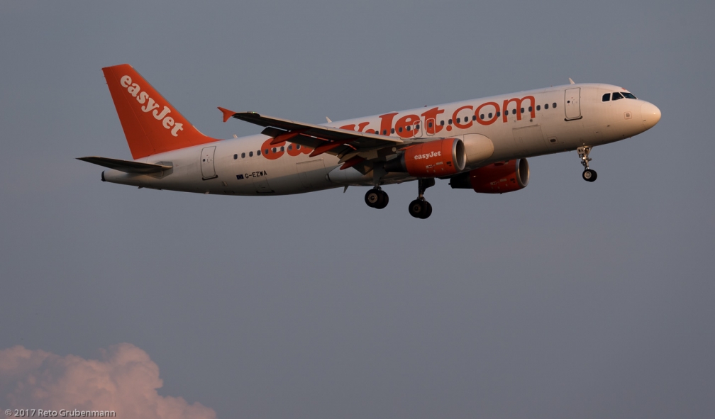 easyJet_A320_G-EZWA_ZRH170623