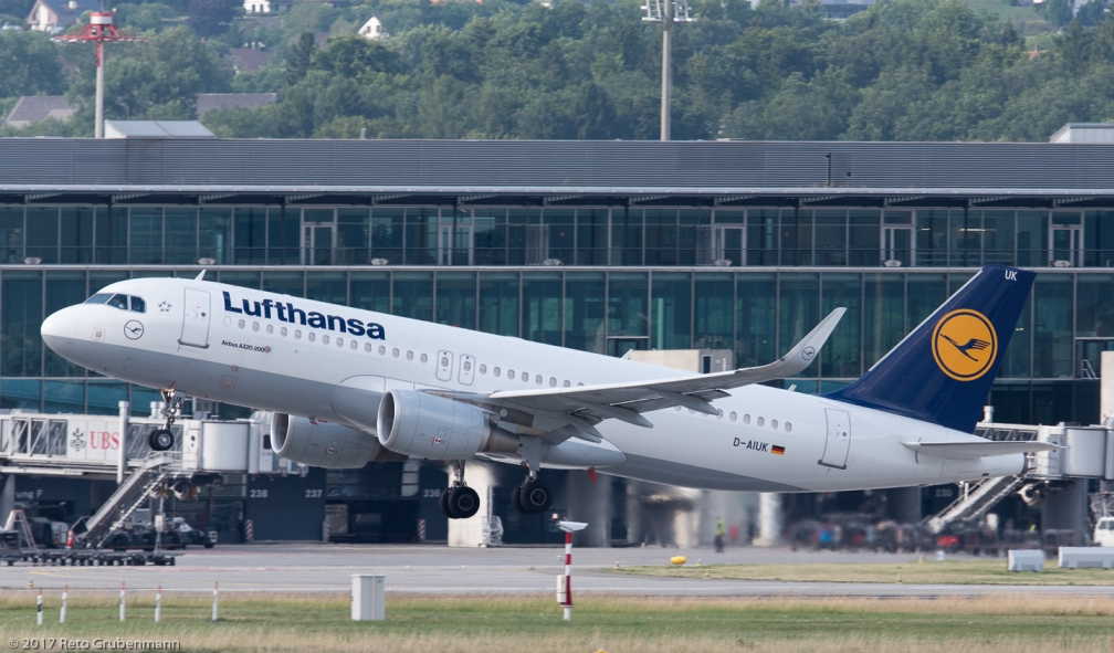Lufthansa_A320_D-AIUK_ZRH170707
