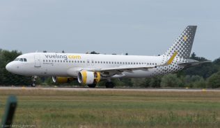 vueling_A320_EC-LVX_ZRH170709