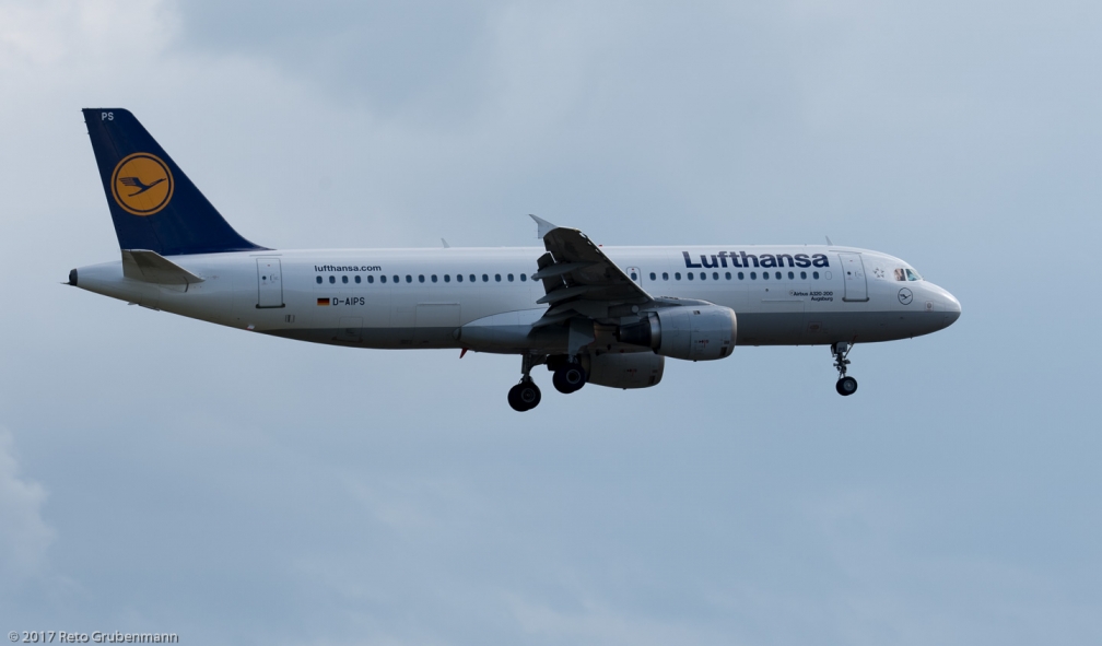 Lufthansa_A320_D-AIPS_ZRH170805