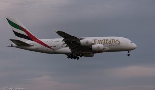 Emirates_A388_A6-EUE_ZRH170812