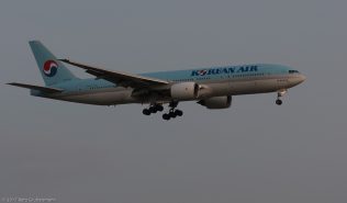 KoreanAir_B772_HL7530_ZRH170826