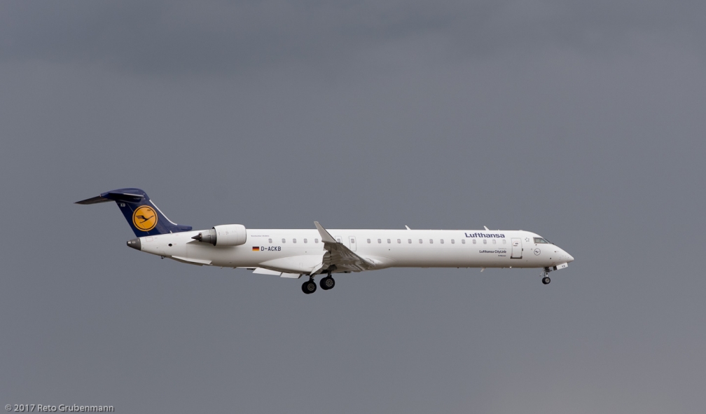 Lufthansa_CRJ9_D-ACKB_ZRH170917