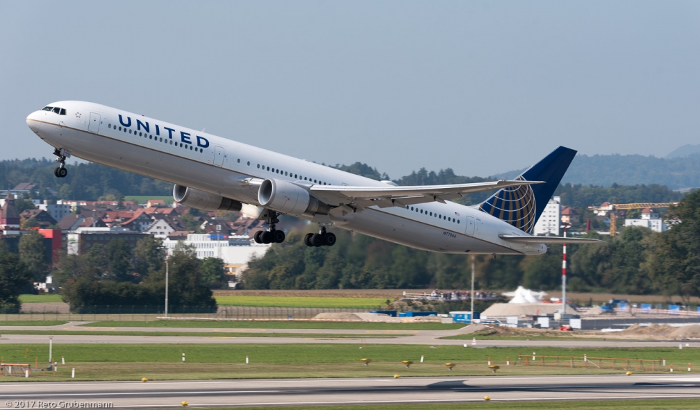 UnitedAirlines_B764_N77066_ZRH170923