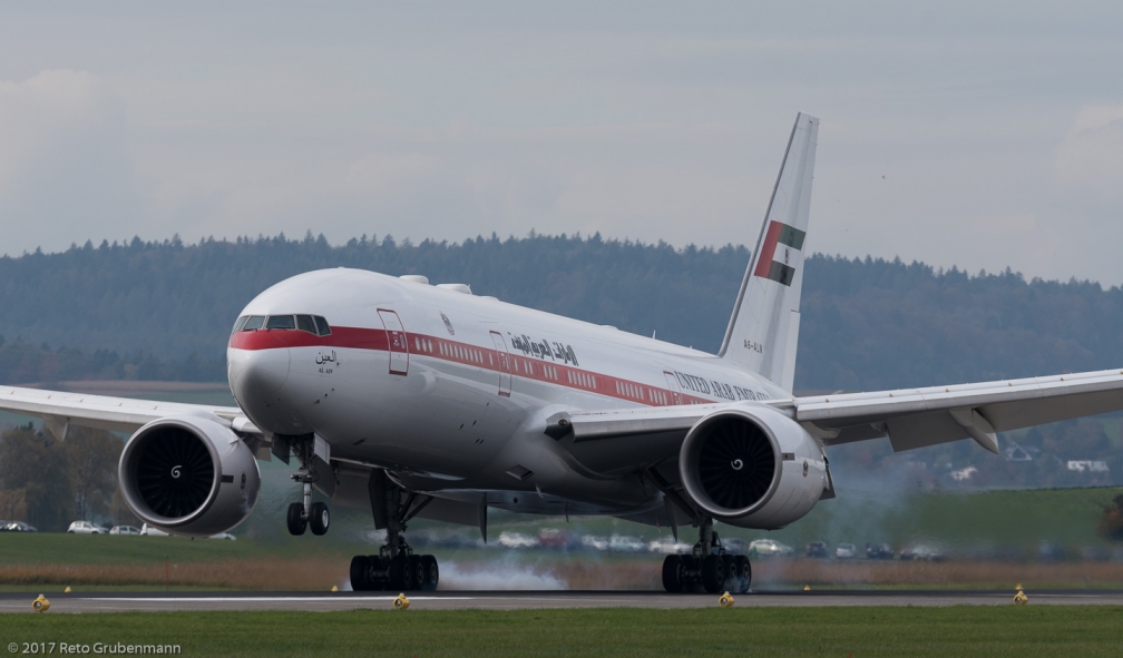 AbuDhabiAmiriFlight_B772_A6-ALN_ZRH171021_01