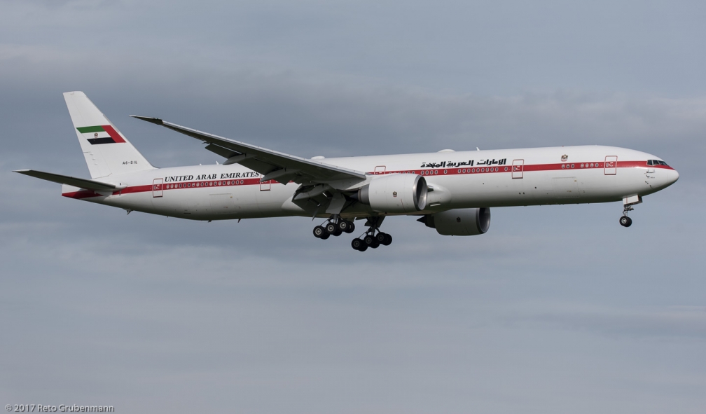 AbuDhabiAmiriFlight_B77W_A6-SIL_ZRH171021_01