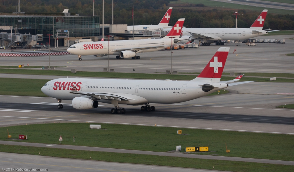 Swiss_A333_HB-JHC_ZRH171025_01
